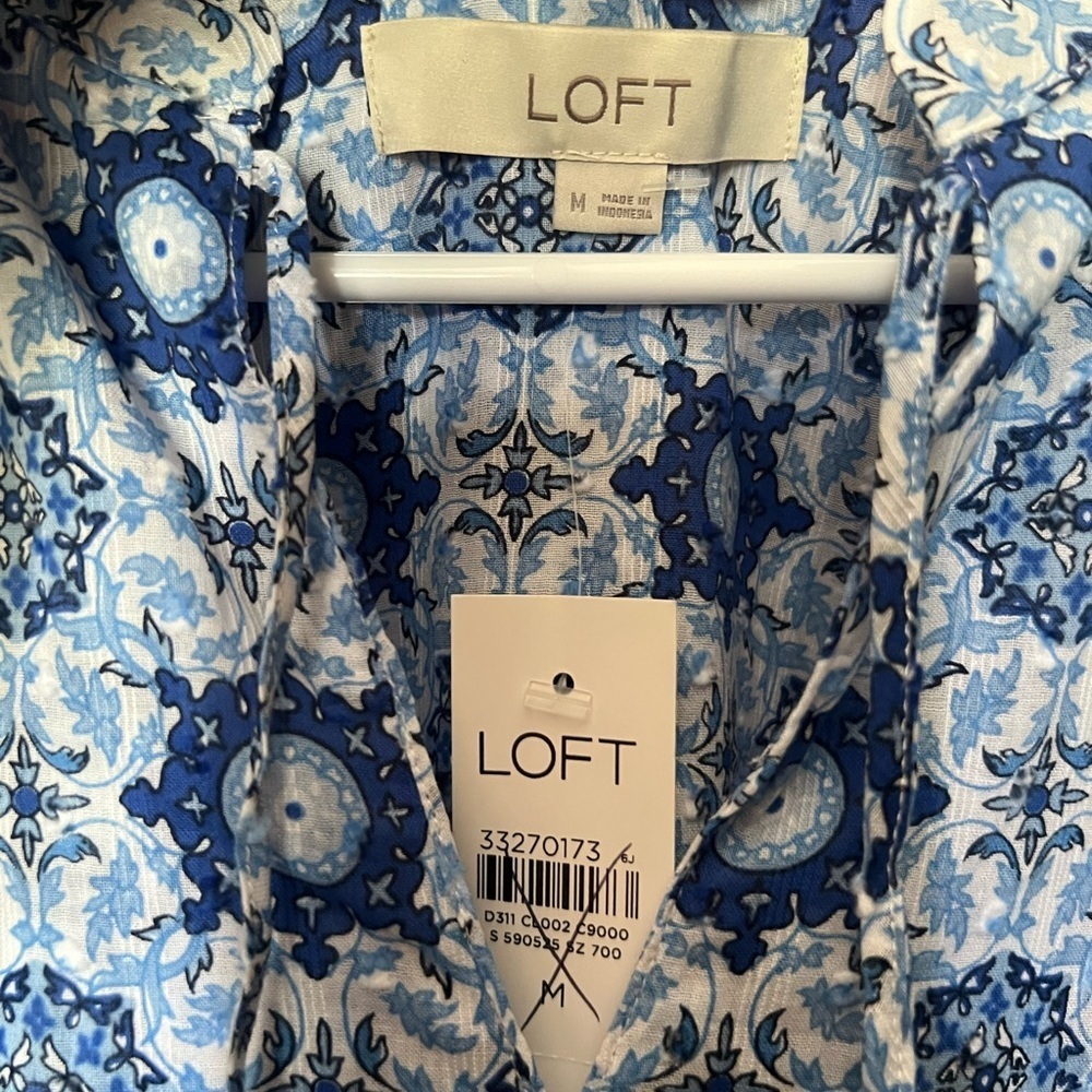 NWT the Loft Women’s Blue Floral Sleeveless Top Medium - Picture 2 of 4